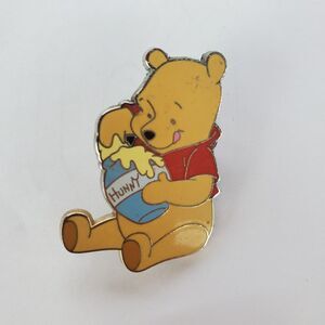 Winnie The Pooh Walt Disney Collector Hat Pin Honey Jar A.A. Milne EH Shepard